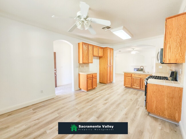 Building Photo - 1901 Yarnell Way