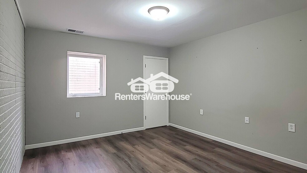 Building Photo - 725 Evergreen Cir