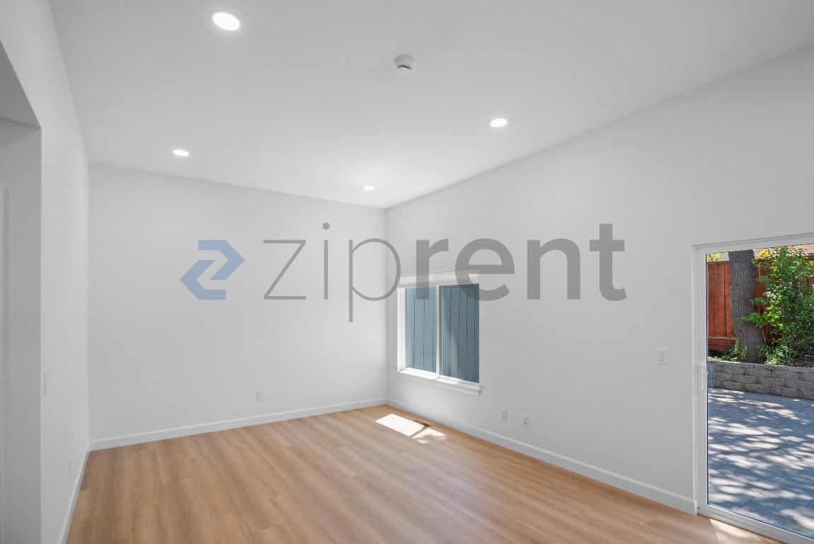 Building Photo - Unit