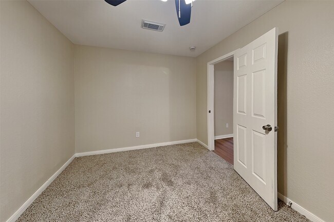 Building Photo - 26871 Castlecliff Ln