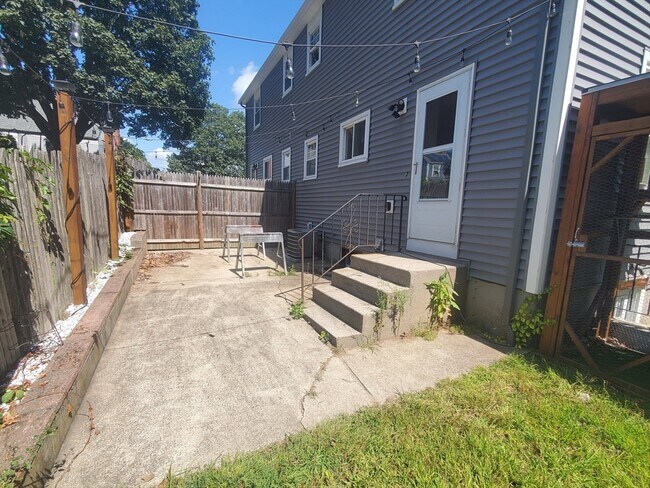 Building Photo - 135 Ashcroft St