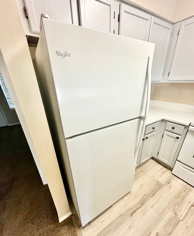 Building Photo - Nice 1 bedroom condo for rent in Miramar Beach w/ a community pool!