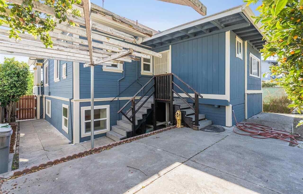 Building Photo - 4076 Santa Rita St