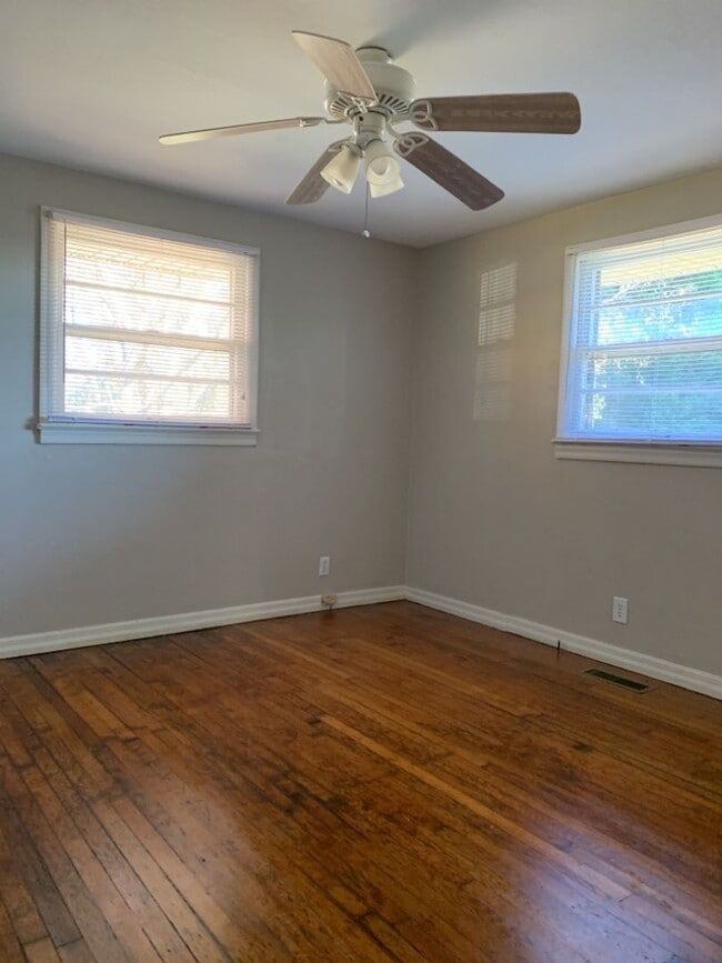 Building Photo - 106 Hackett Ct