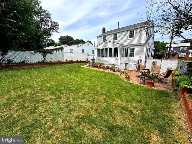 Building Photo - 5209 Mineola Rd