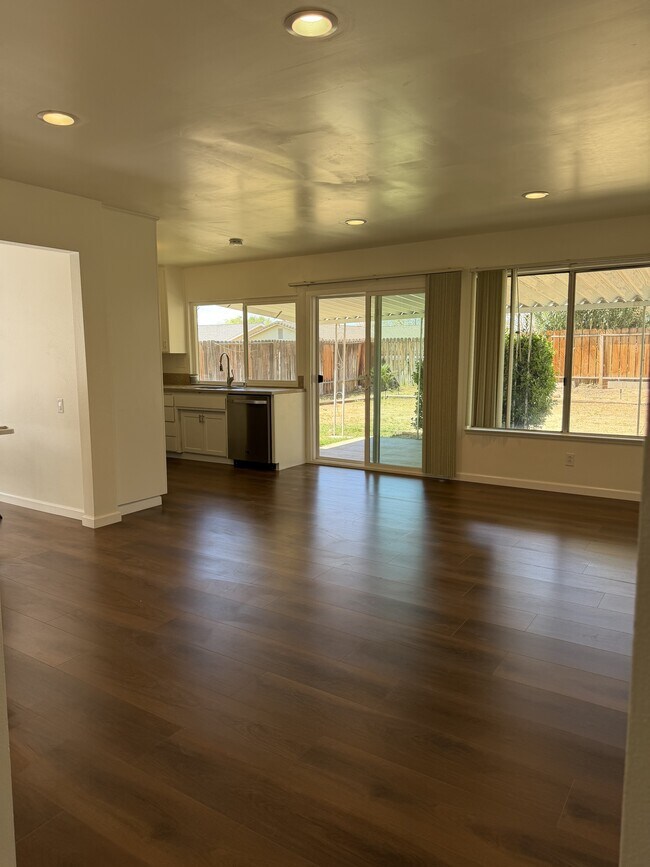 Building Photo - 44215 Hanstead Ave