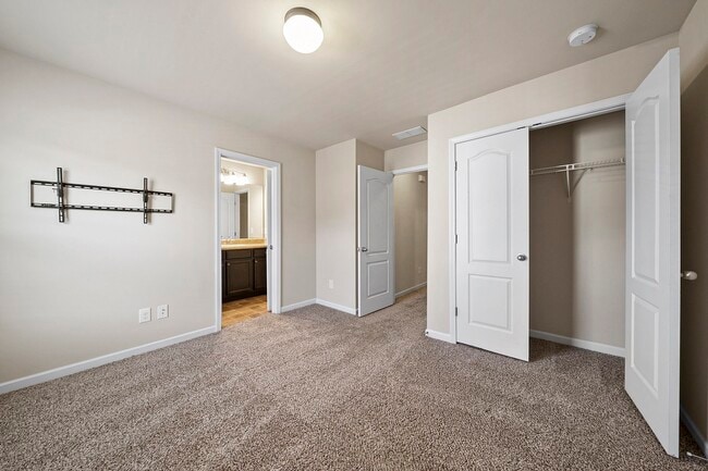 Building Photo - 232 Bobbie Way