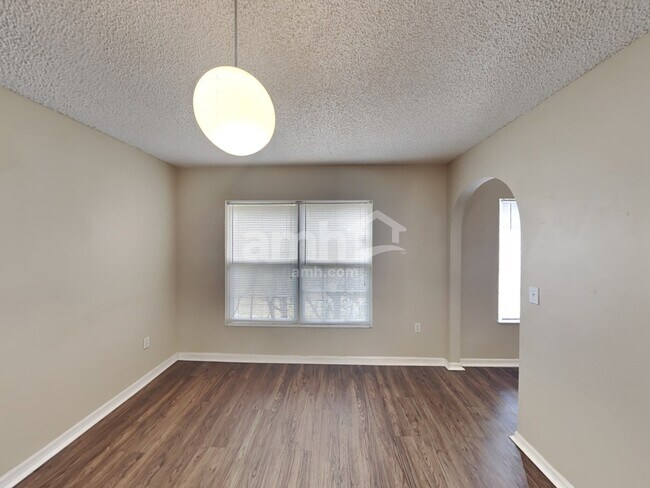 Building Photo - 813 Grand Regal Pt