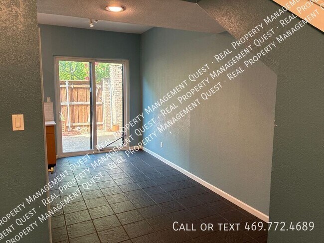 Building Photo - 3948 Buena Vista St