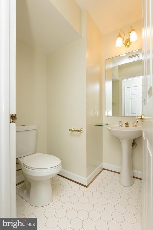 Building Photo - 14209 Floral Park Dr