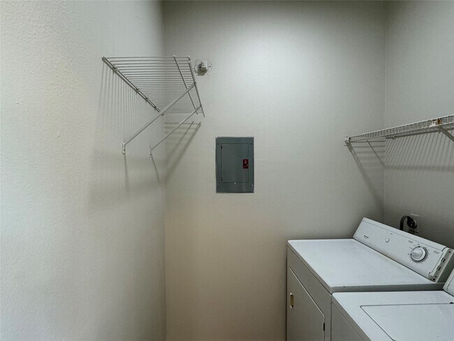 Building Photo - 6500 Harbor Town Dr