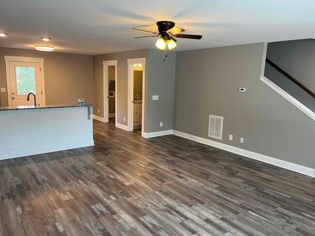 Building Photo - 501 N Varnell Rd