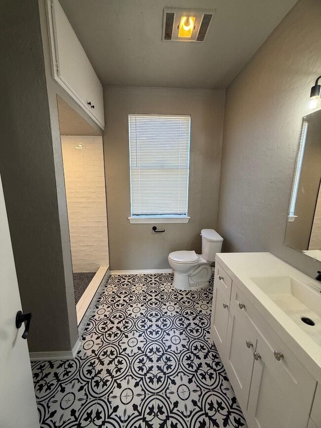 Building Photo - Beautifully Remodeled 2 Bed | 1 Bath | 1-Car Garage on Large Lot