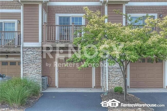 Building Photo - 3 Bedroom / 3.5 Bath Townhouse Near KU MED -  Available in August