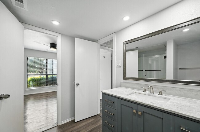 Building Photo - 5801 Lake Hubbard Pkwy