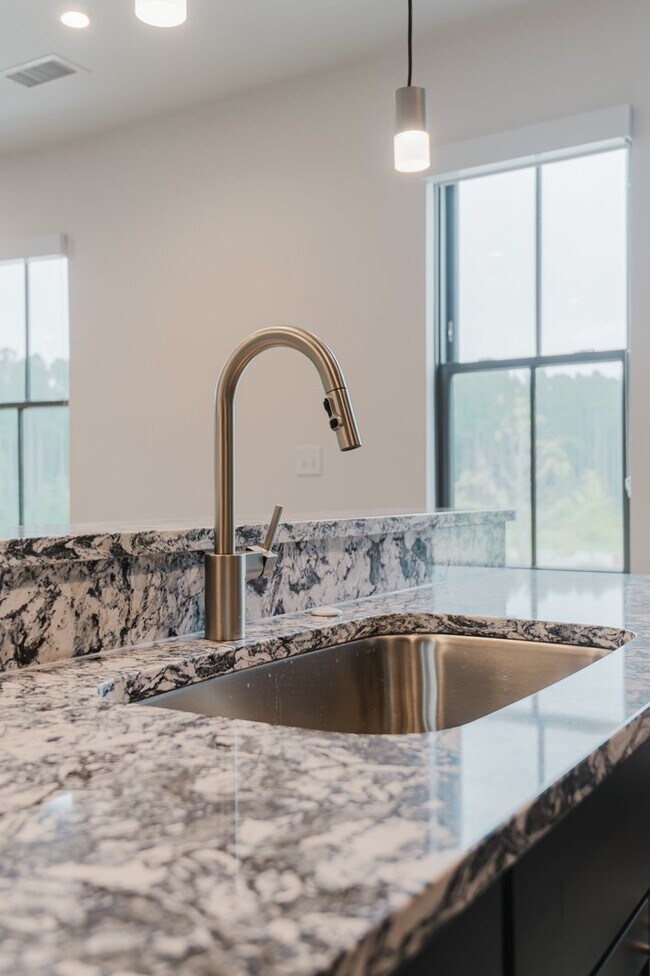 Building Photo - Rare Three- Bedroom Apartment Available at Washington Square!