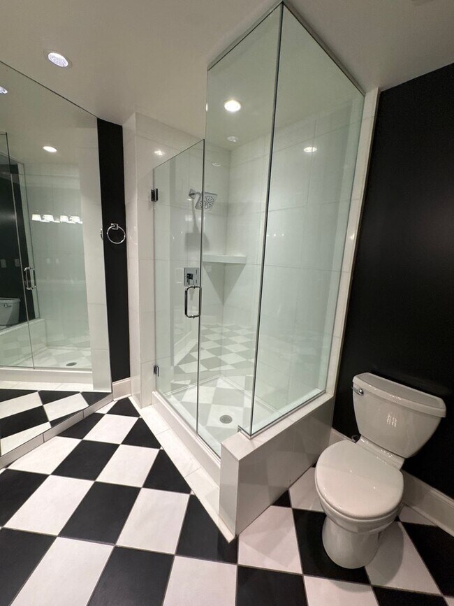 Building Photo - Iconic Kress Building 2BR Condo with Parking & Sound Panels