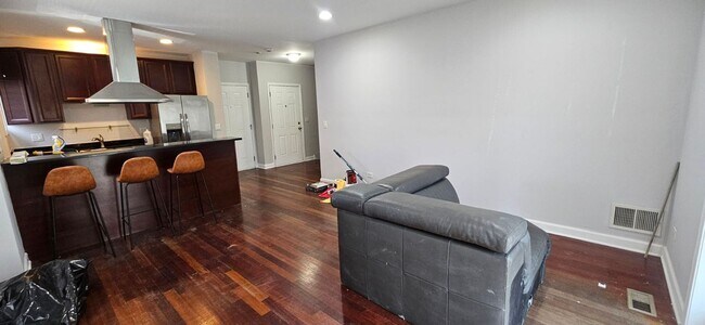 Building Photo - 3359 S Ashland Ave
