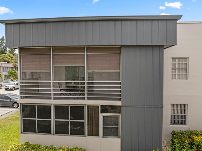 Building Photo - 230 Normandy Ln
