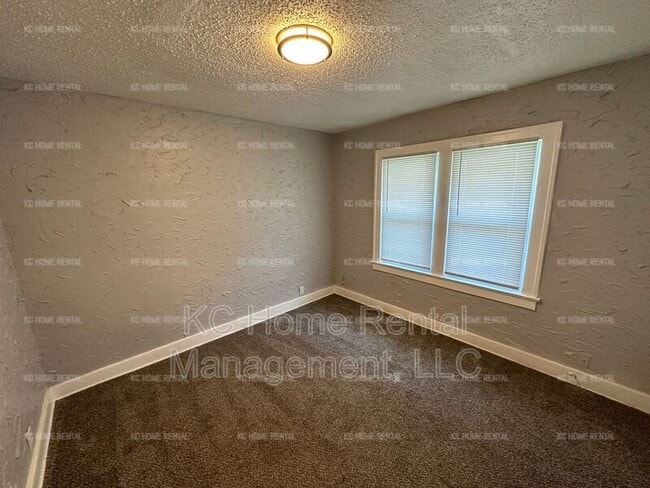 Building Photo - 5600 Park Ave