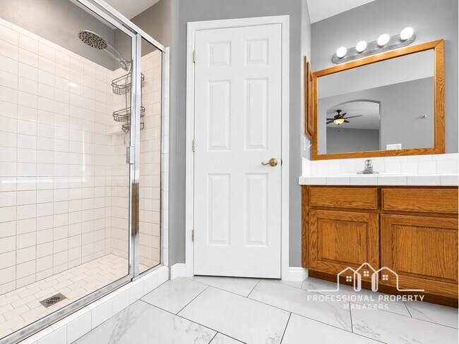 Building Photo - 4-bedroom, 3-bathroom home in Parkway Place