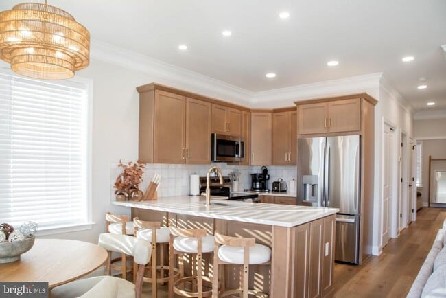 Building Photo - 40 Evergreen Ln