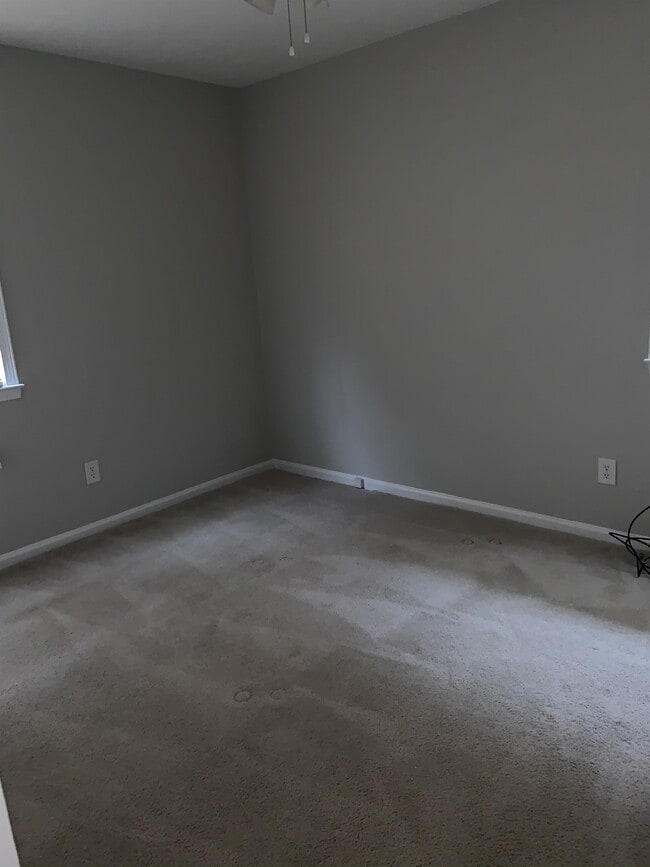 Building Photo - 405 E Moon Cir