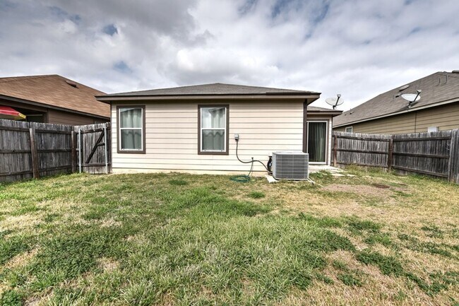 Building Photo - BEAUTIFUL SINGLE STORY HOME  |  CLOSE TO HWY 90 & 1604 | SHOPPING & RESTAURANTS