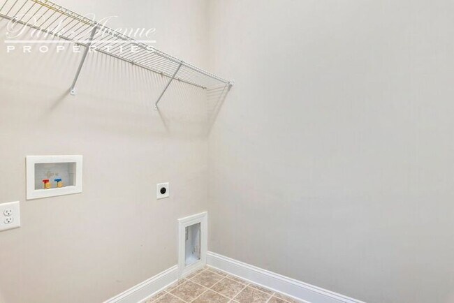 Building Photo - 444 Trillium Way