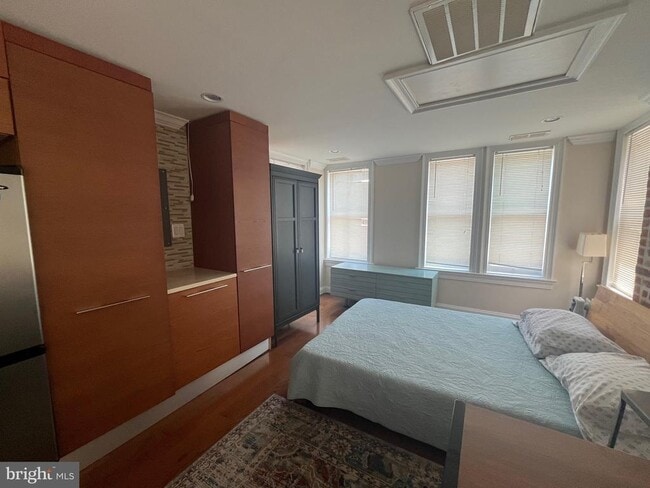 Building Photo - 109 S Columbus St