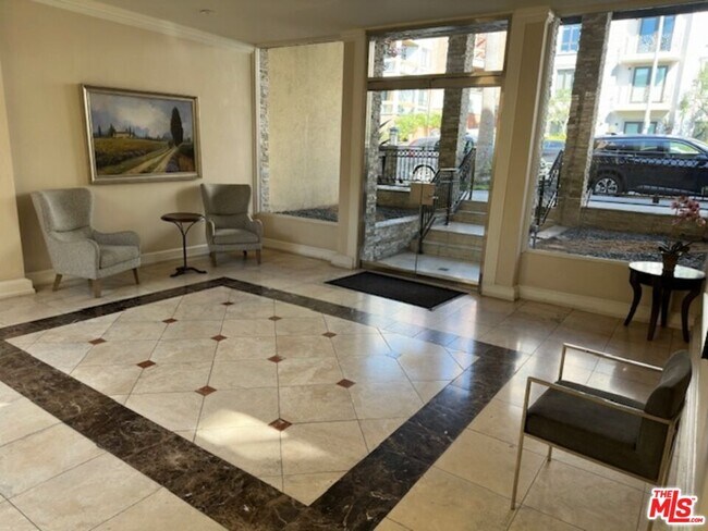 Building Photo - 11970 Montana Ave