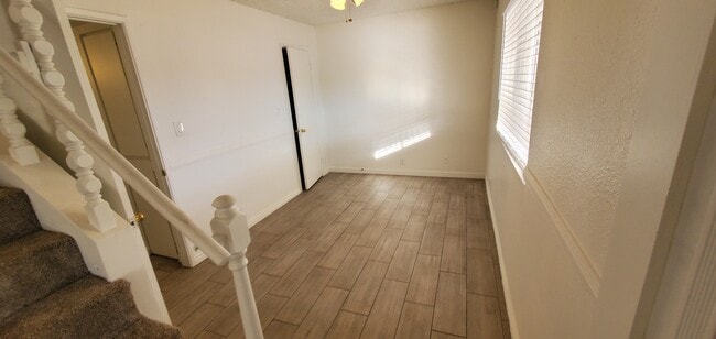 Building Photo - 616 E 3rd Ave