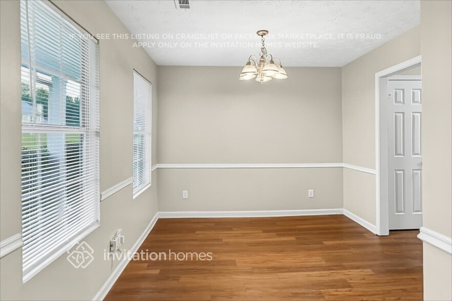 Building Photo - 10 Summer Breeze Ct