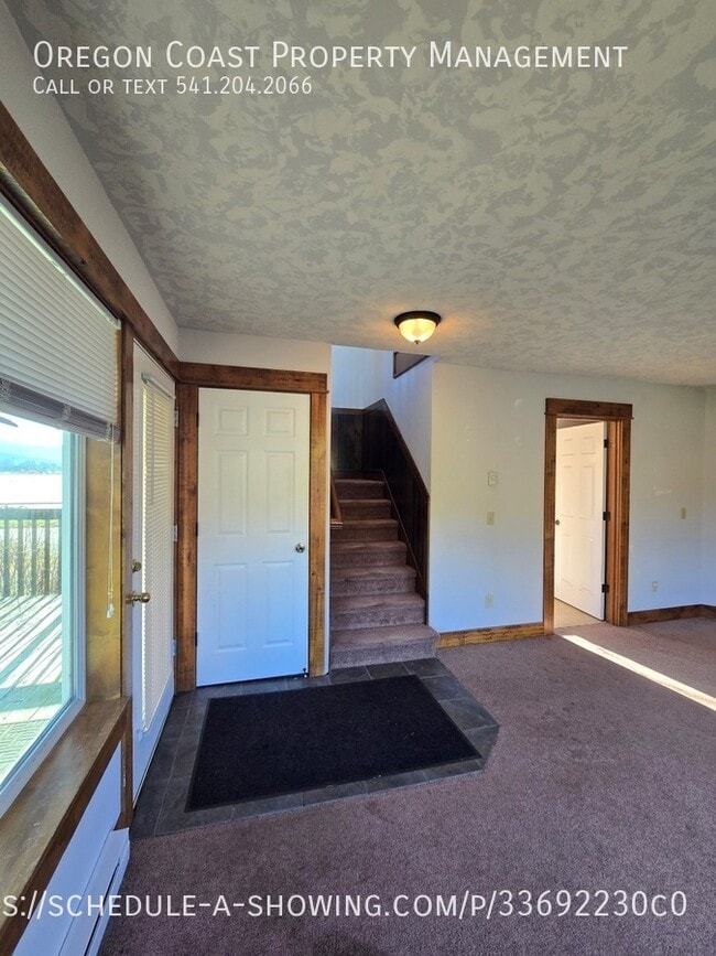 Building Photo - 1025 Wilson River Loop