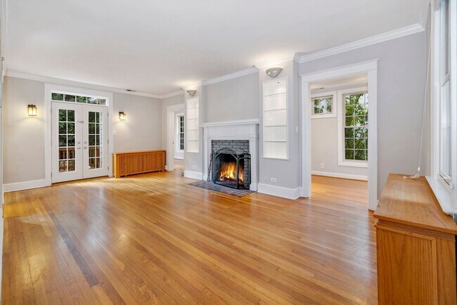 Building Photo - 4 Bed 4 Bath - Bethesda Expanded Colonial - One Car Garage