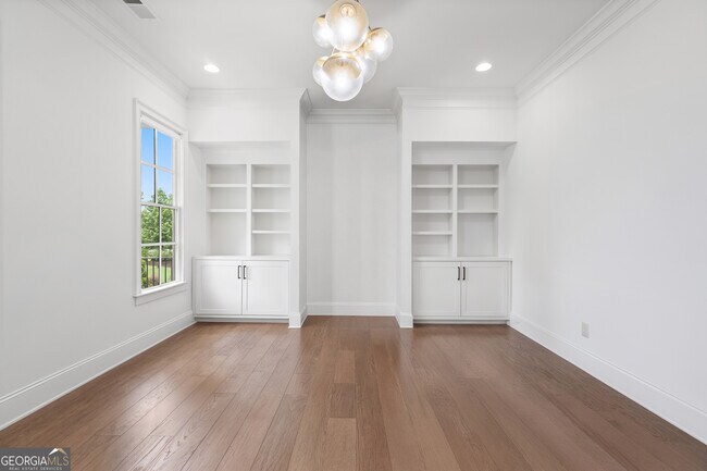 Building Photo - 2045 Kent Ct