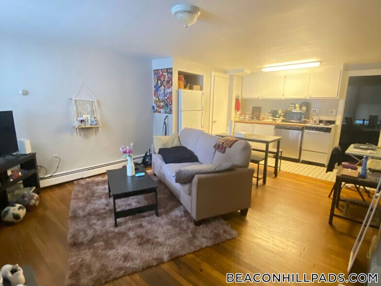 Building Photo - 72 Revere St