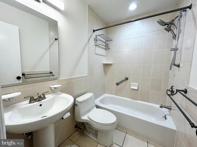 Building Photo - 1601 Linden Way