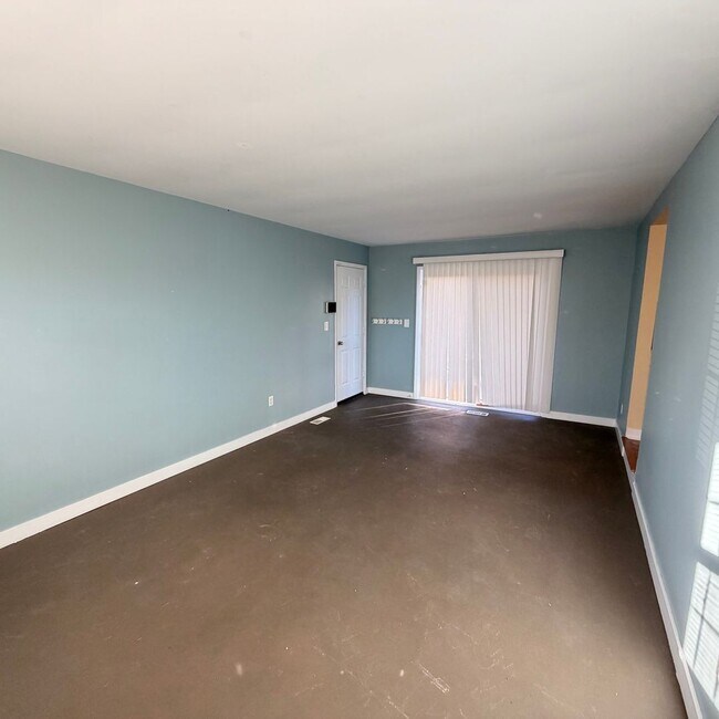 Building Photo - Four Bedroom Home in Forest Hills Schools!