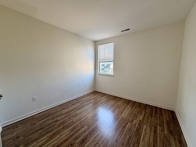Building Photo - 3802 N Sagamore Dr
