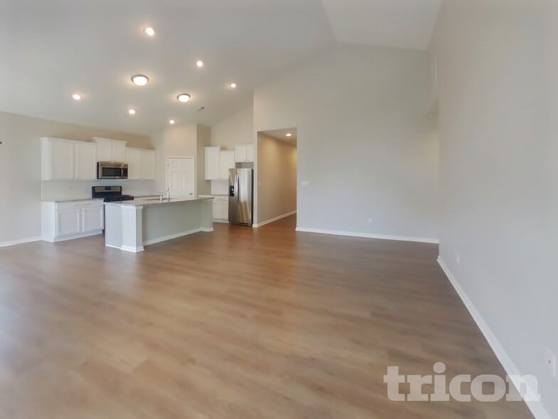 Building Photo - 6646 Laurelwood Dr