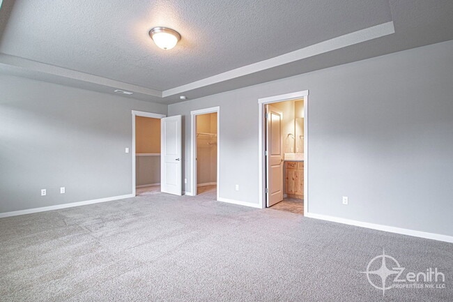 Building Photo - 1308 NE 82nd Dr