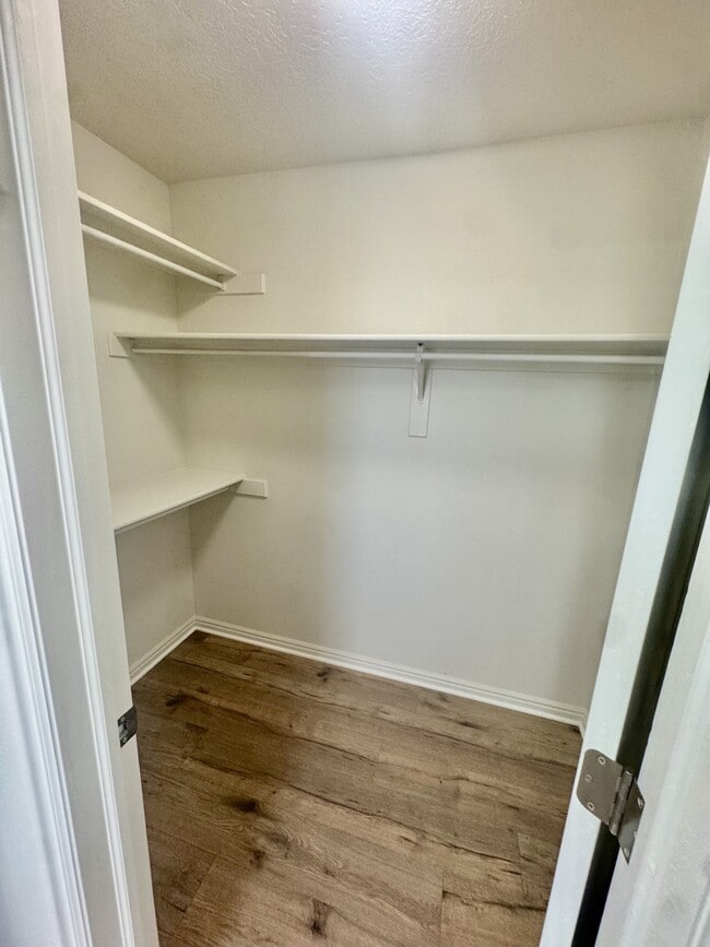 Building Photo - 1122 E 300 S