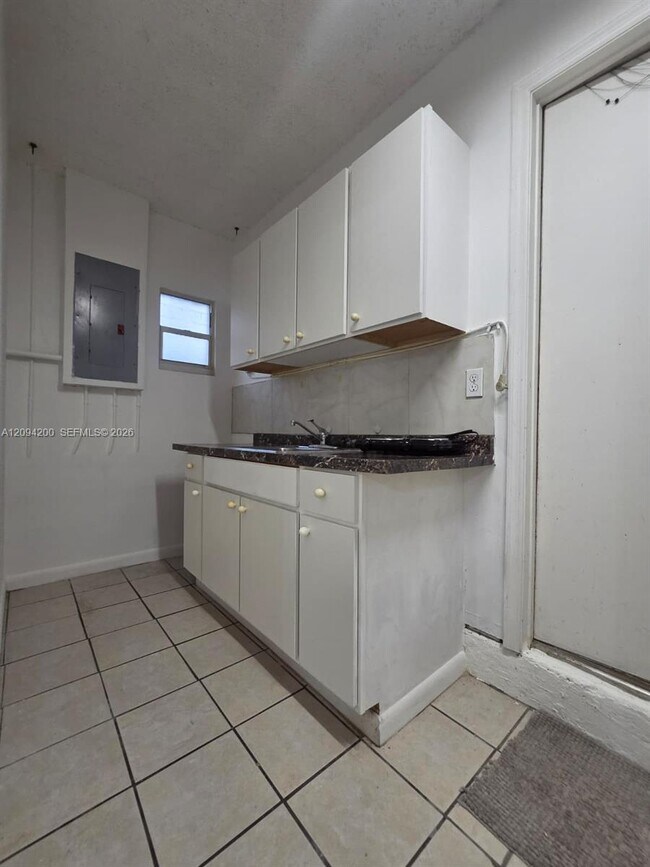 Building Photo - 9801 SW 13th Ct