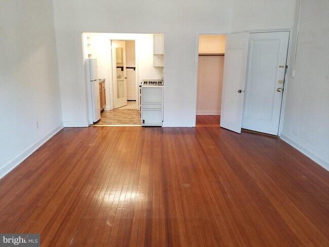 Building Photo - 2112 O St NW