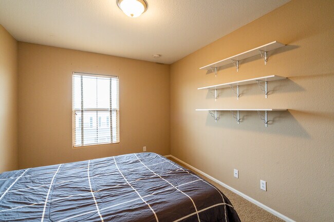 Building Photo - 2681 Stonecrop Ridge Grove