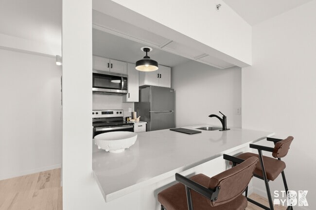Building Photo - 358 Grove St
