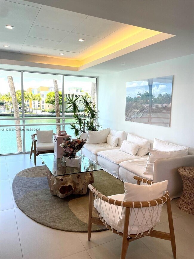 Building Photo - 5900 Collins Ave