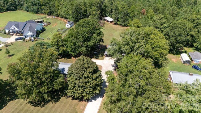 Building Photo - 734 Culp Ferguson Rd