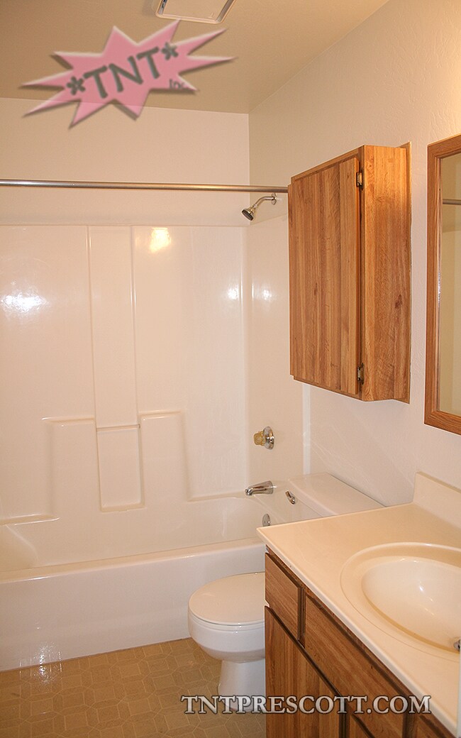 Building Photo - 4601 N Carla Vista Dr